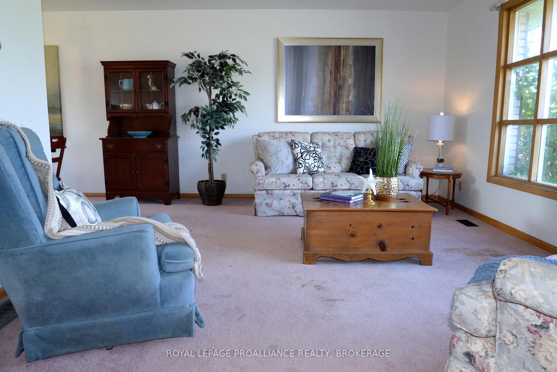 Photo 6 of 2229 Paul Boulevard N, Kingston, City North of 401 — HOMEH