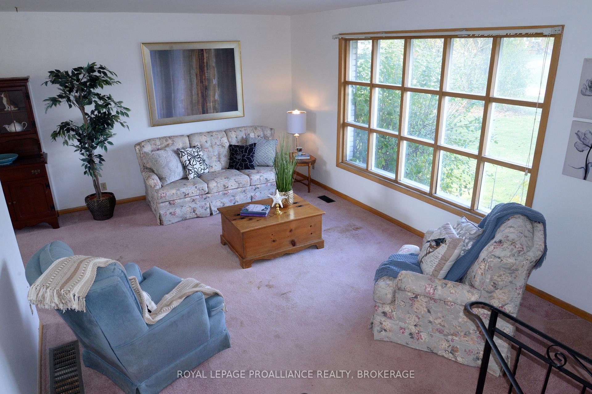 Photo 8 of 2229 Paul Boulevard N, Kingston, City North of 401 — HOMEH