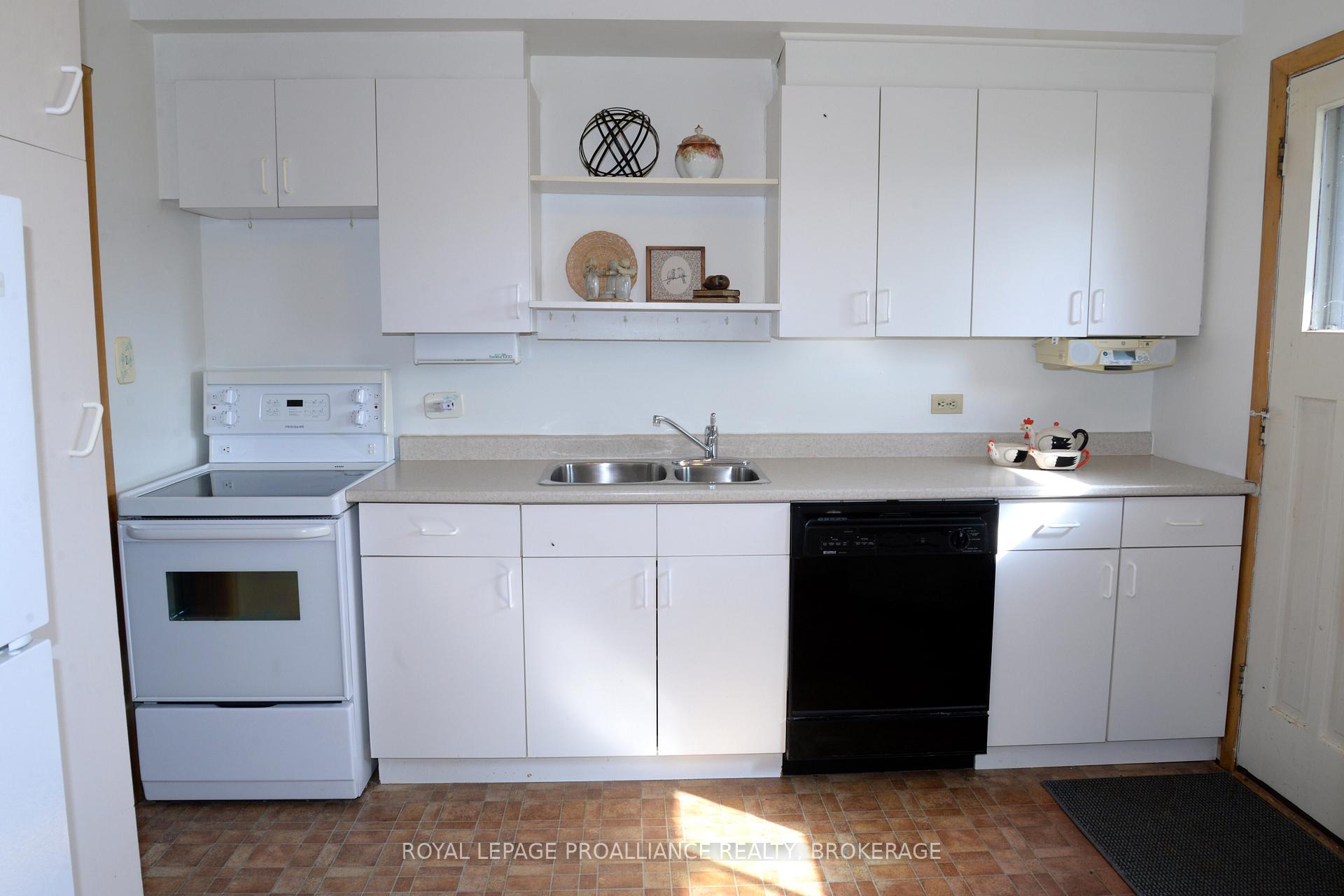 Photo 14 of 2229 Paul Boulevard N, Kingston, City North of 401 — HOMEH