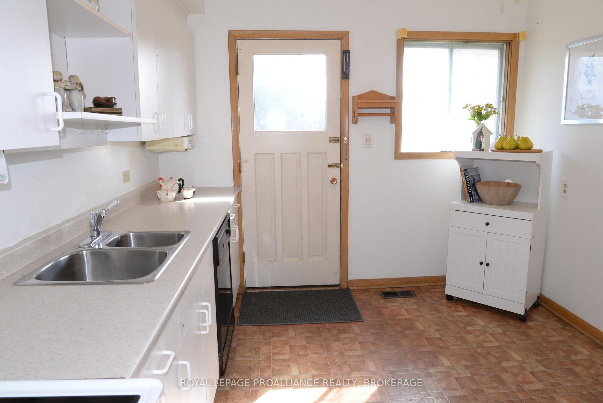 Photo 16 of 2229 Paul Boulevard N, Kingston, City North of 401 — HOMEH