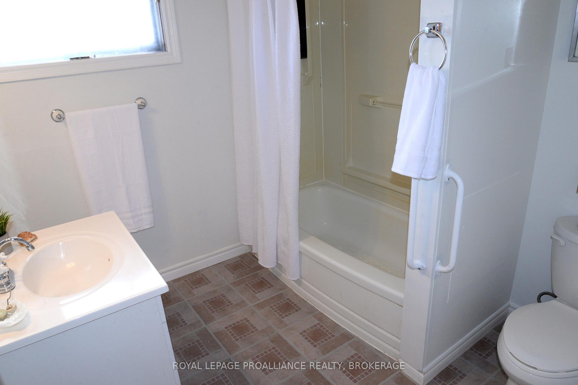 Photo 18 of 2229 Paul Boulevard N, Kingston, City North of 401 — HOMEH
