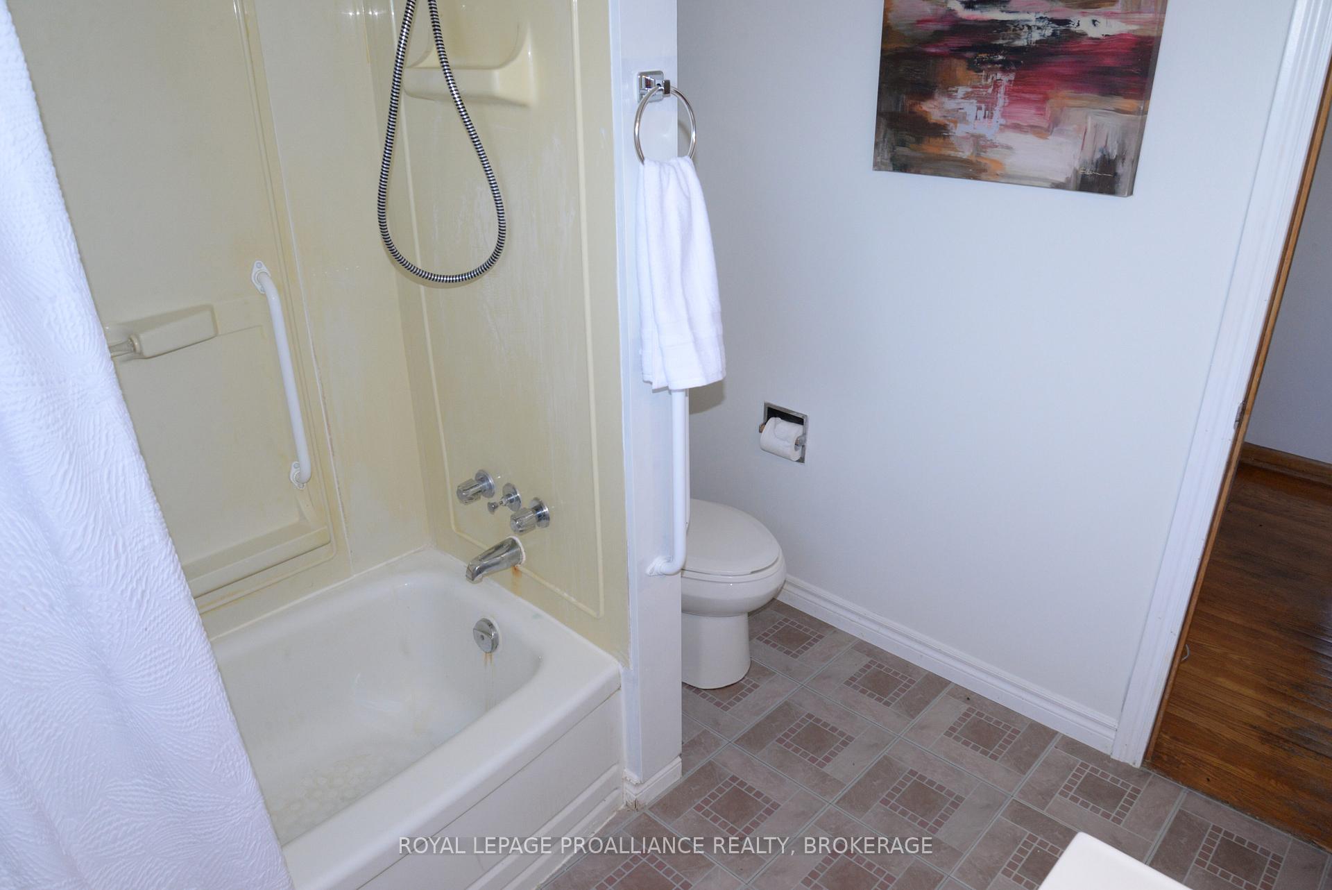Photo 20 of 2229 Paul Boulevard N, Kingston, City North of 401 — HOMEH