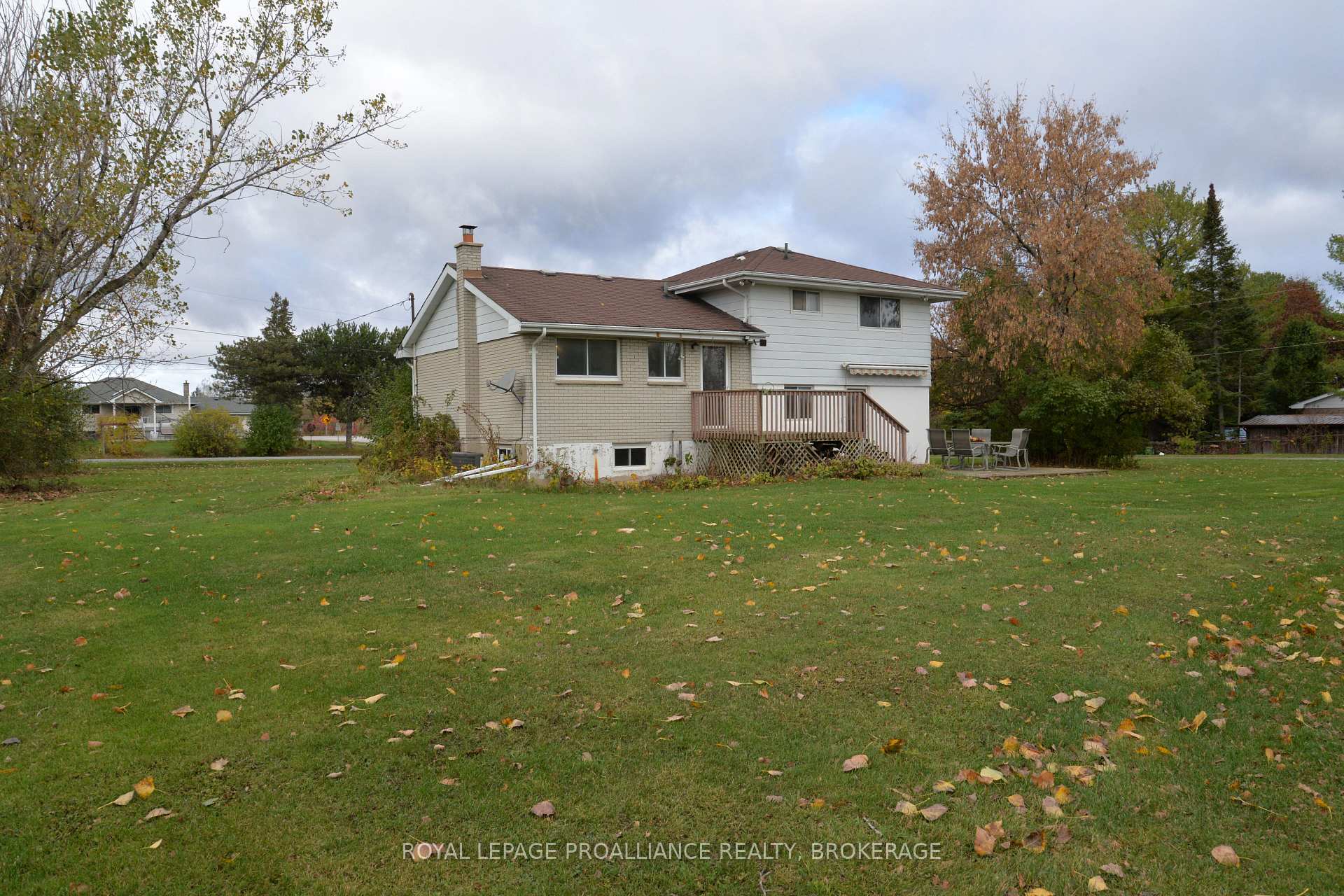 Photo 32 of 2229 Paul Boulevard N, Kingston, City North of 401 — HOMEH