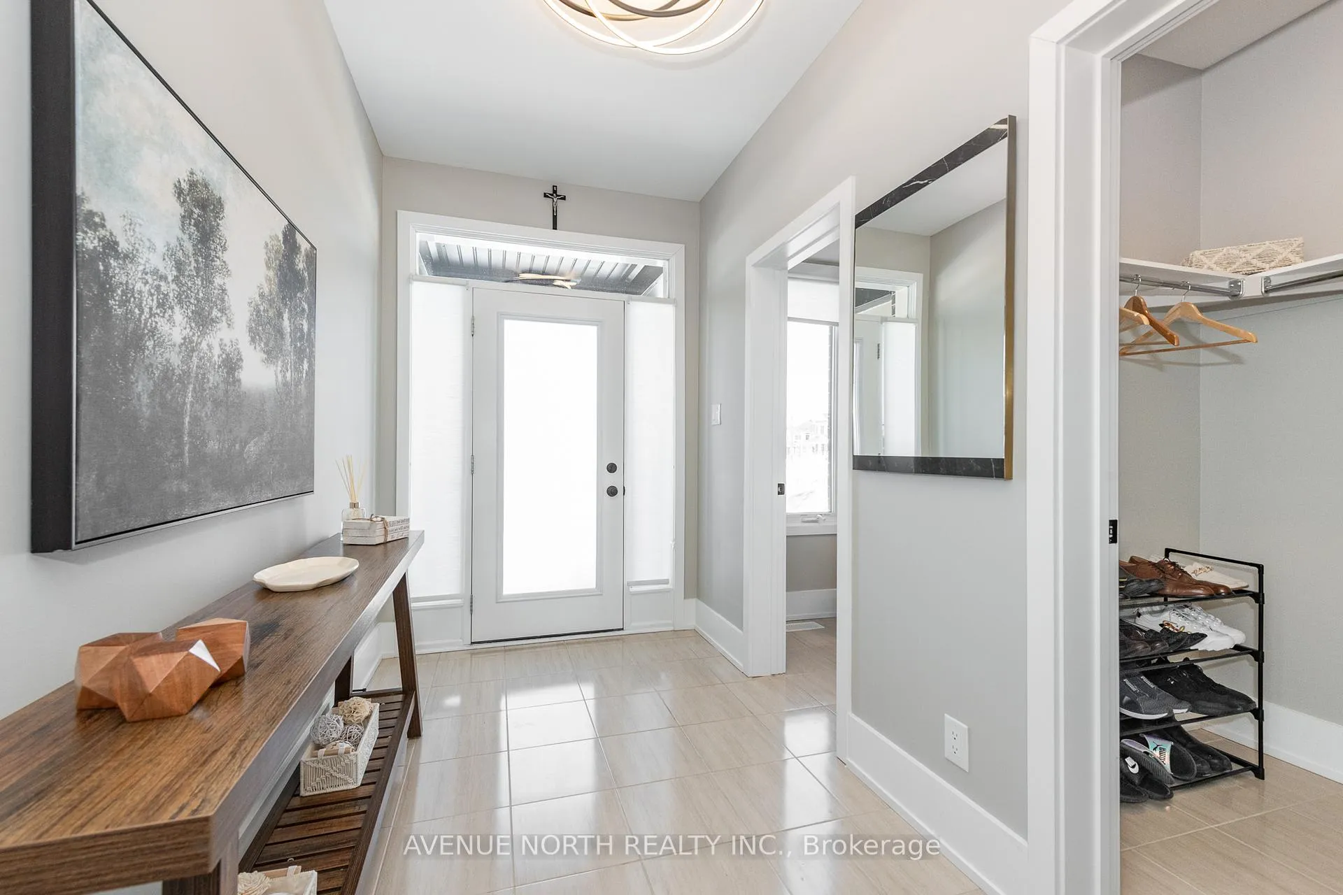Photo 4 of 805 Henslows Circle, Ottawa, Avalon West — HOMEH