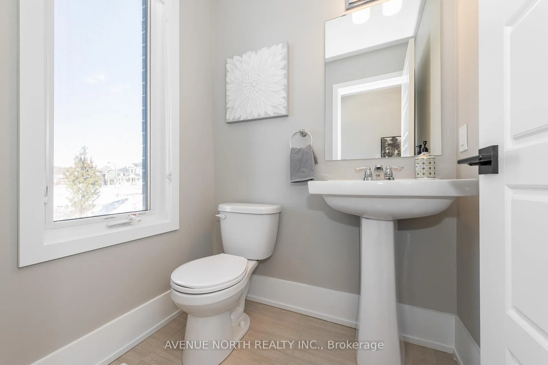 Photo 5 of 805 Henslows Circle, Ottawa, Avalon West — HOMEH