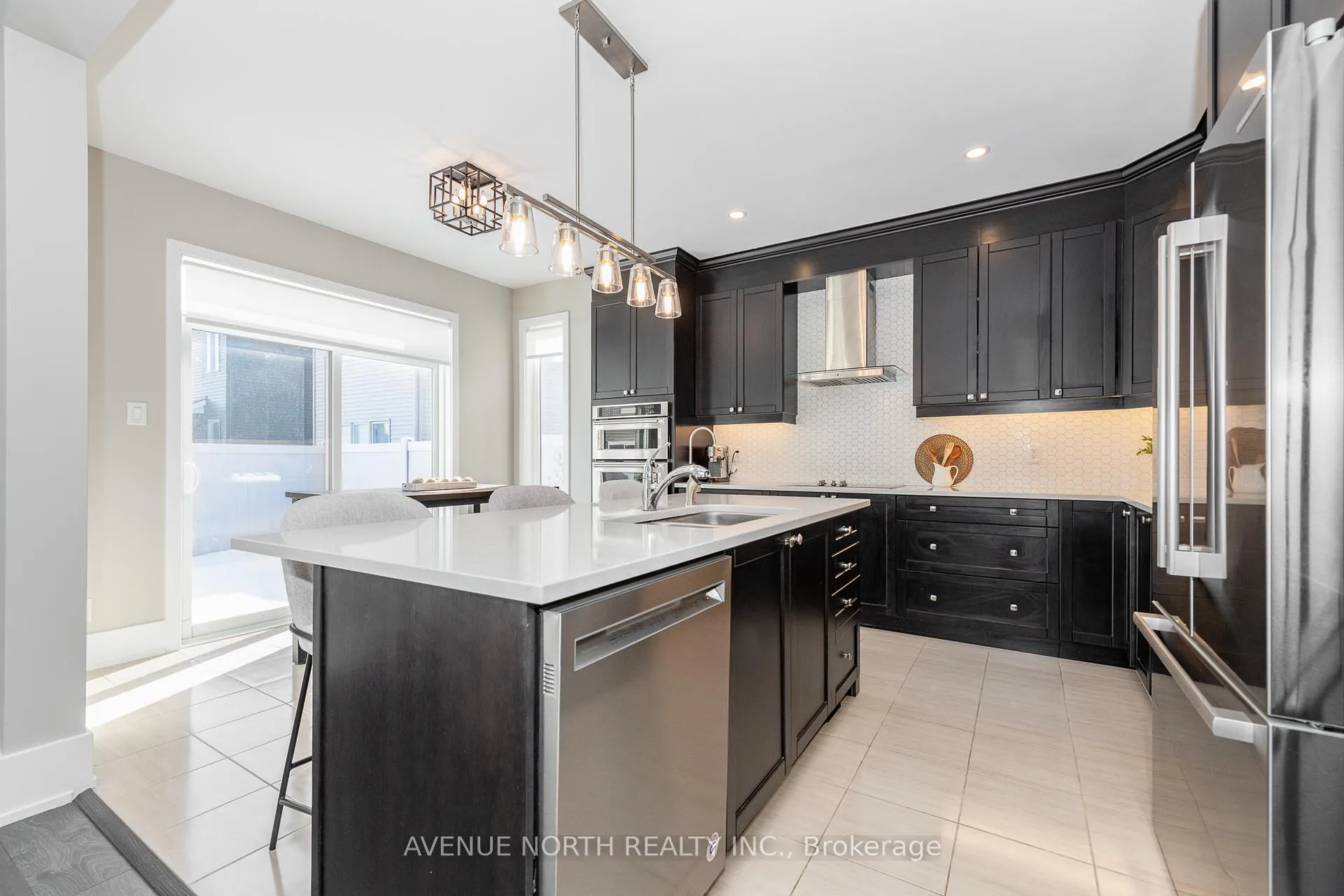 Photo 17 of 805 Henslows Circle, Ottawa, Avalon West — HOMEH