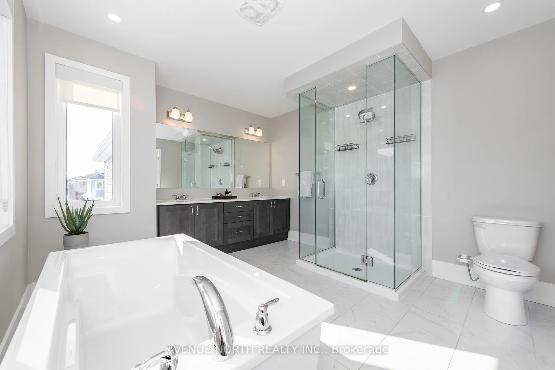 Photo 34 of 805 Henslows Circle, Ottawa, Avalon West — HOMEH