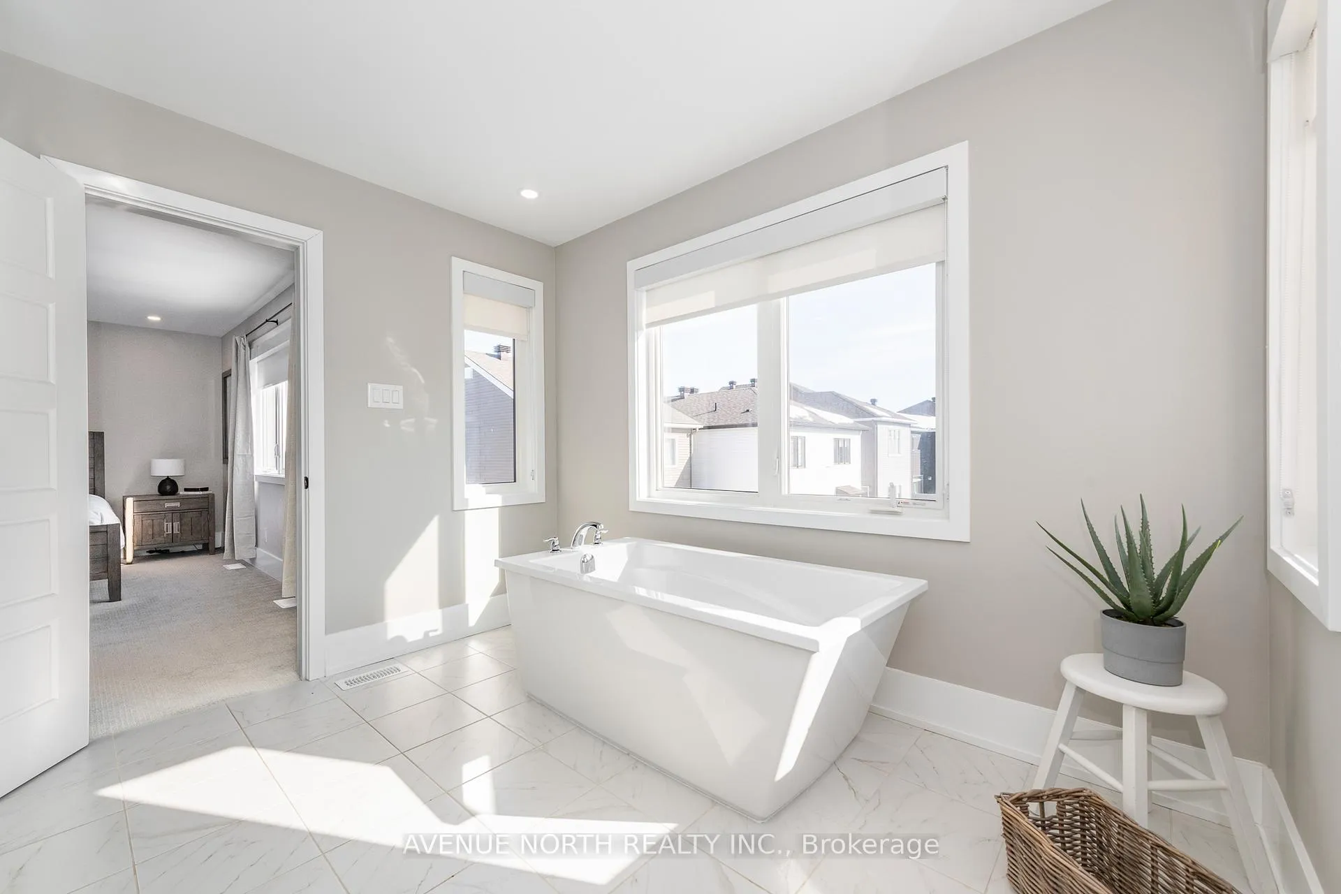 Photo 36 of 805 Henslows Circle, Ottawa, Avalon West — HOMEH