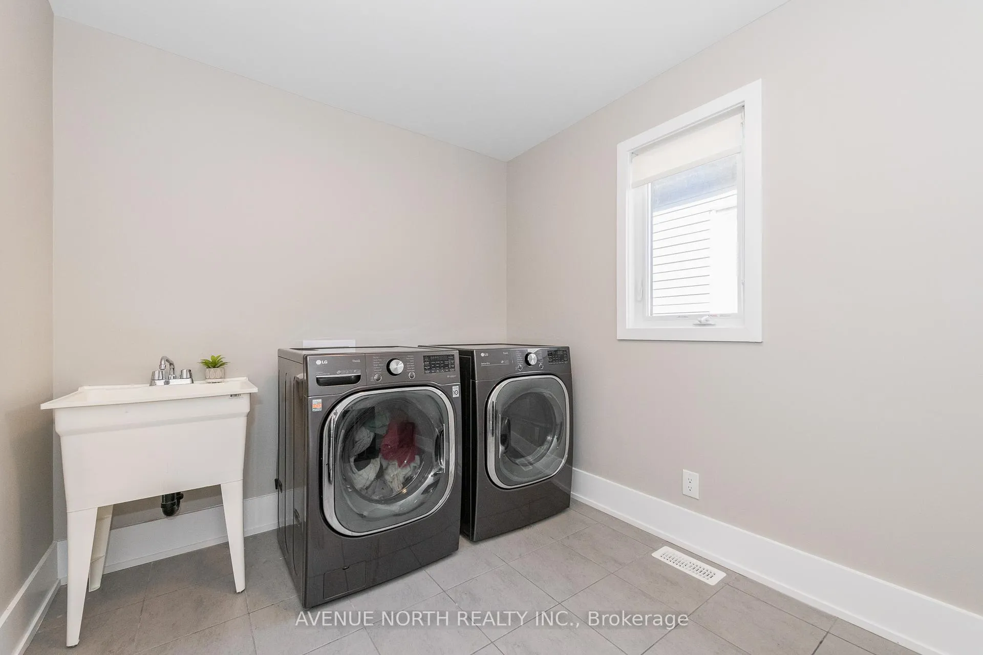 Photo 46 of 805 Henslows Circle, Ottawa, Avalon West — HOMEH