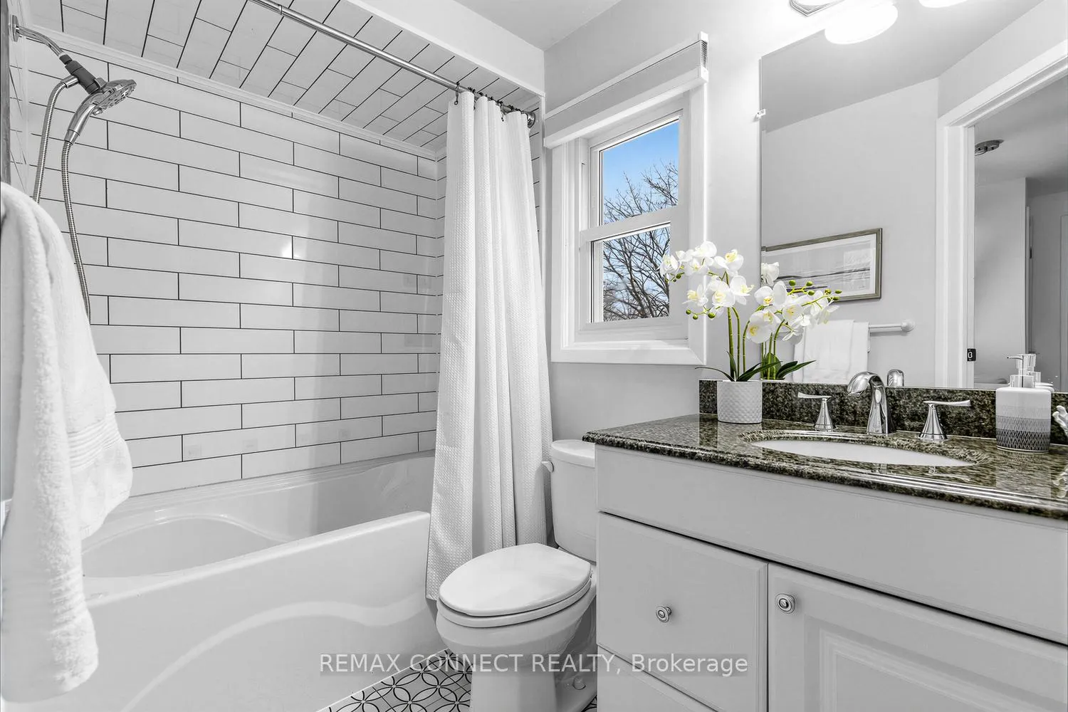 Photo 24 of 123 Chatfield Drive, Ajax, Central West — HOMEH