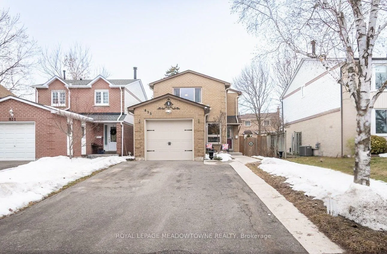 Front of 833 Laurier Avenue