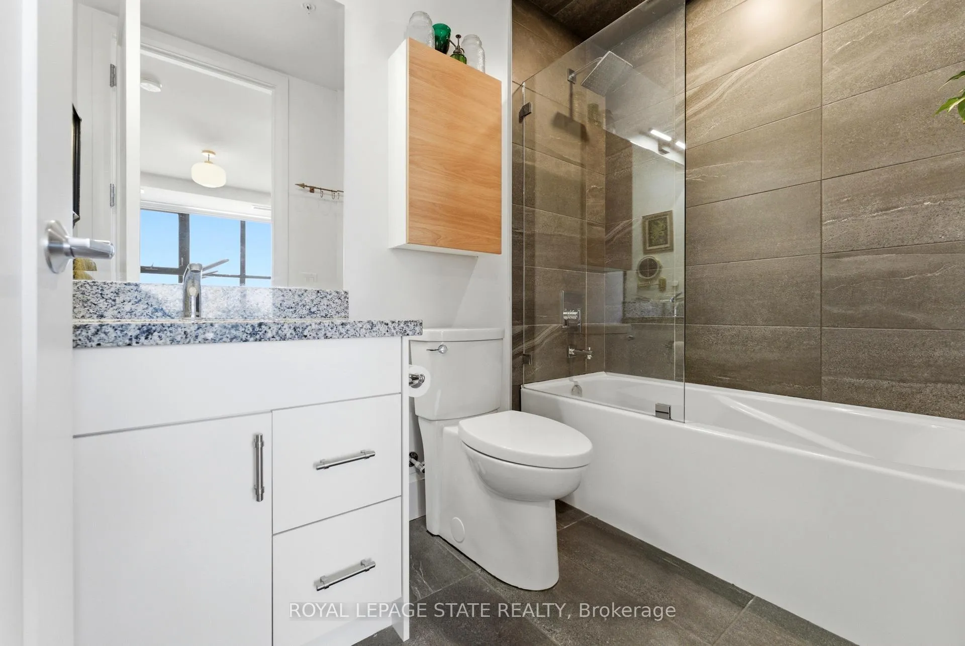 Photo 39 of Unit 4, 112 King Street E, Hamilton, Beasley — HOMEH