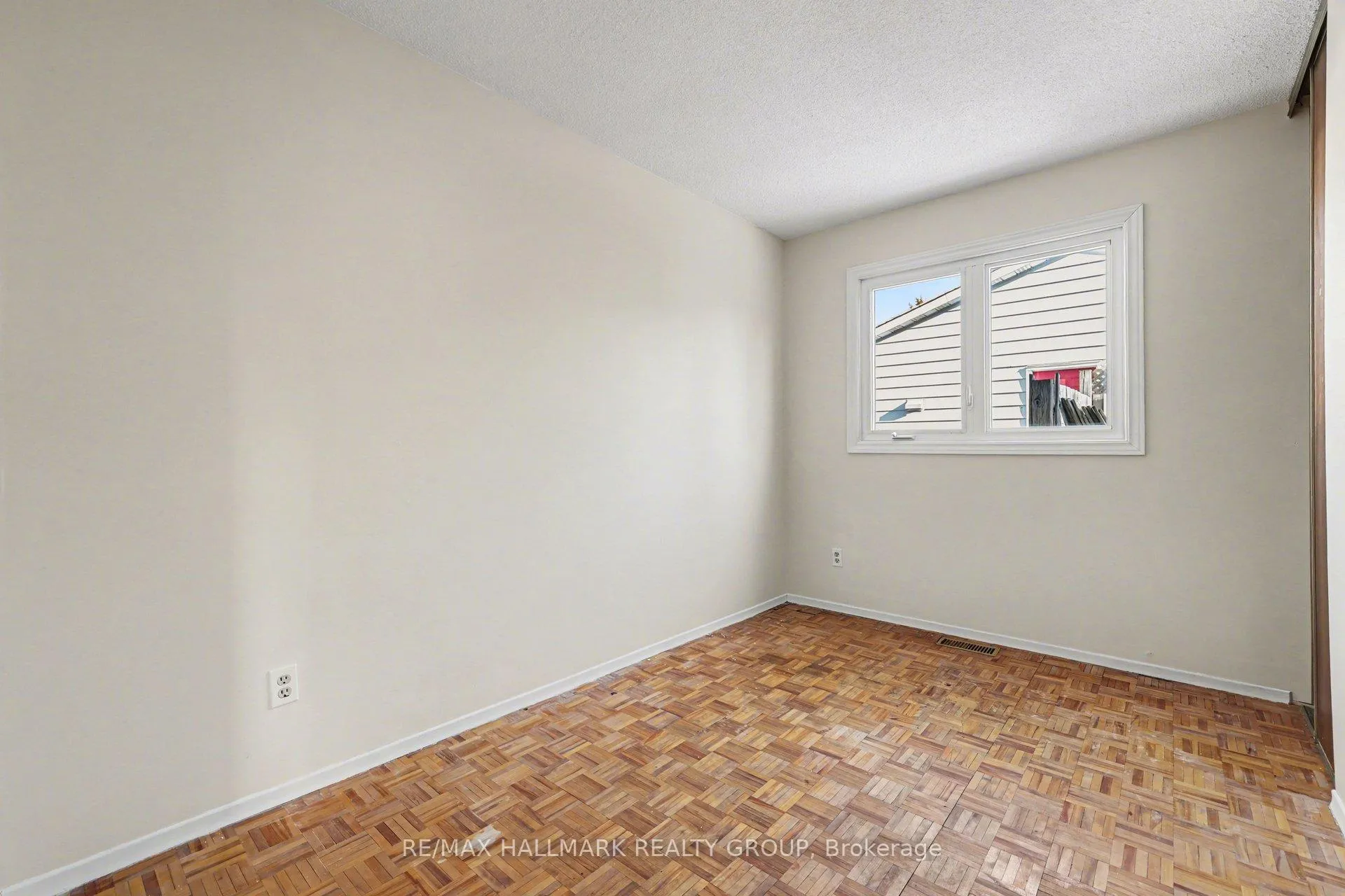 Photo 6 of 31 Dundegan Drive, Ottawa, Kanata - Glencairn/Hazeldean — HOMEH