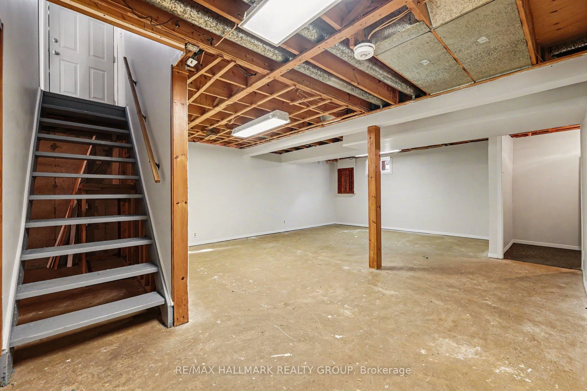 Photo 13 of 31 Dundegan Drive, Ottawa, Kanata - Glencairn/Hazeldean — HOMEH