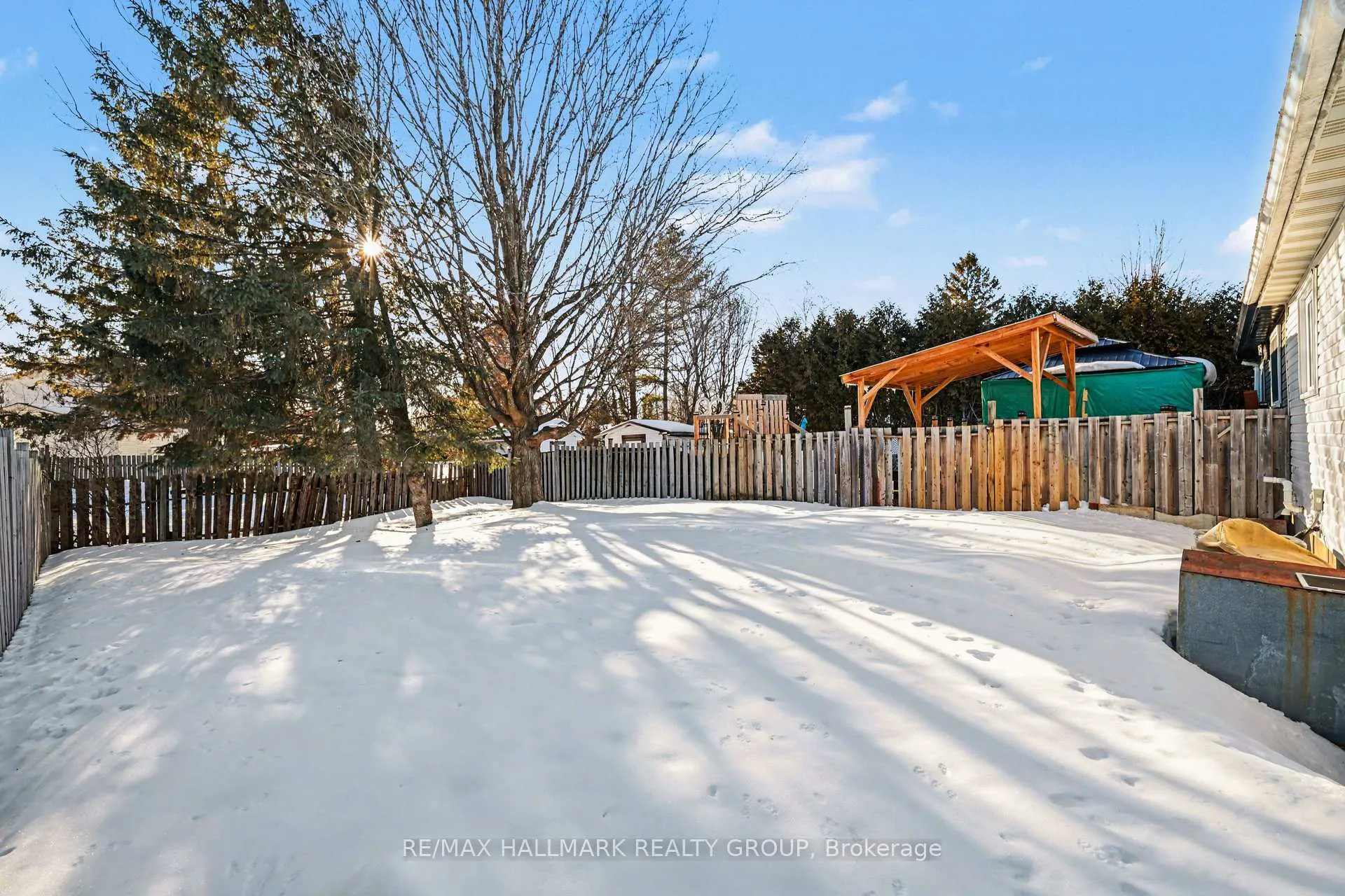 Photo 15 of 31 Dundegan Drive, Ottawa, Kanata - Glencairn/Hazeldean — HOMEH