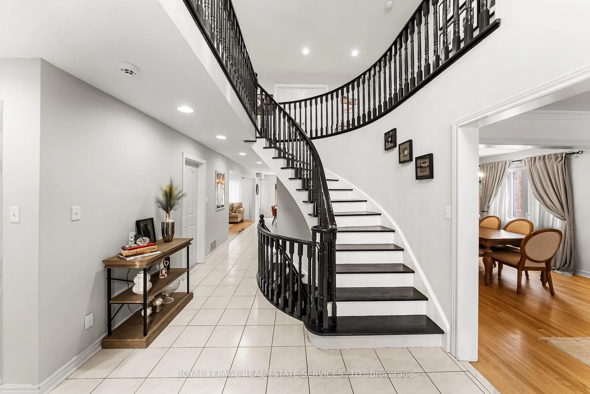 Photo 2 of 27 Savoy Crescent, Vaughan, Beverley Glen — HOMEH