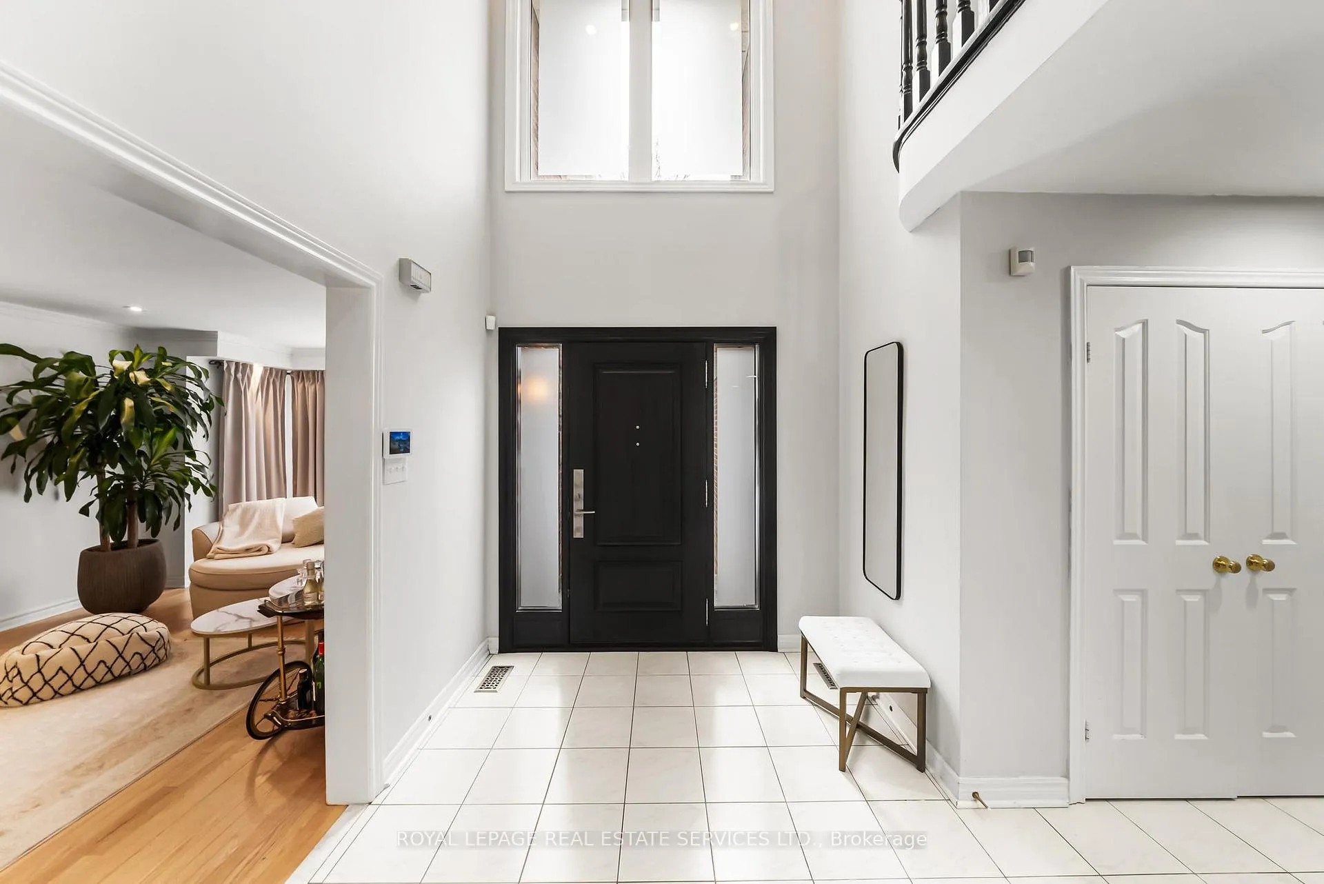 Photo 4 of 27 Savoy Crescent, Vaughan, Beverley Glen — HOMEH