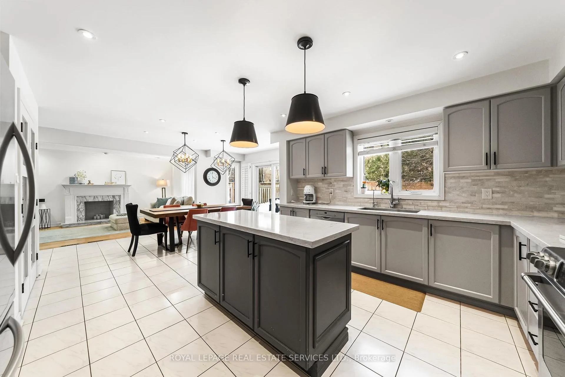 Photo 11 of 27 Savoy Crescent, Vaughan, Beverley Glen — HOMEH