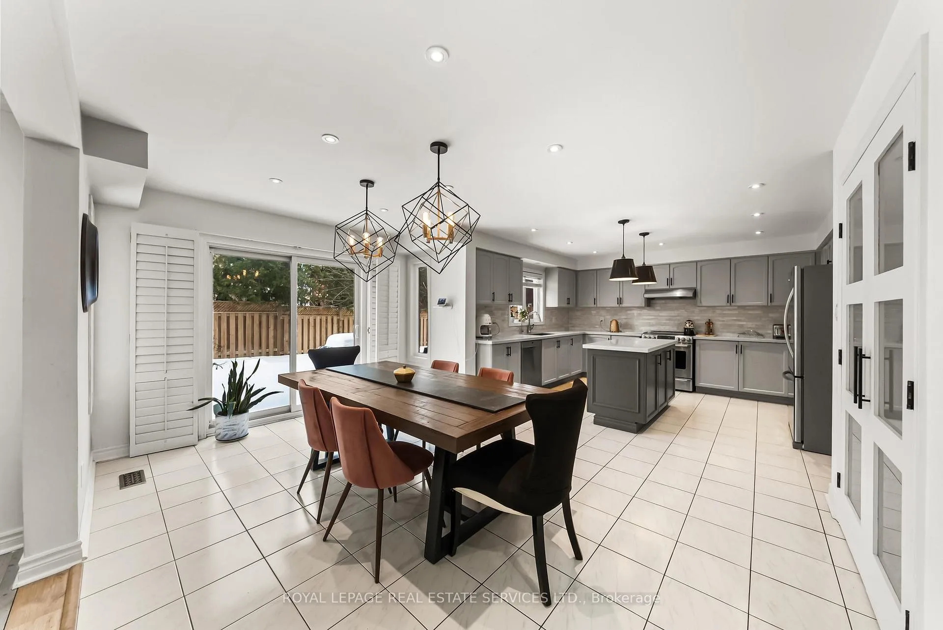 Photo 14 of 27 Savoy Crescent, Vaughan, Beverley Glen — HOMEH