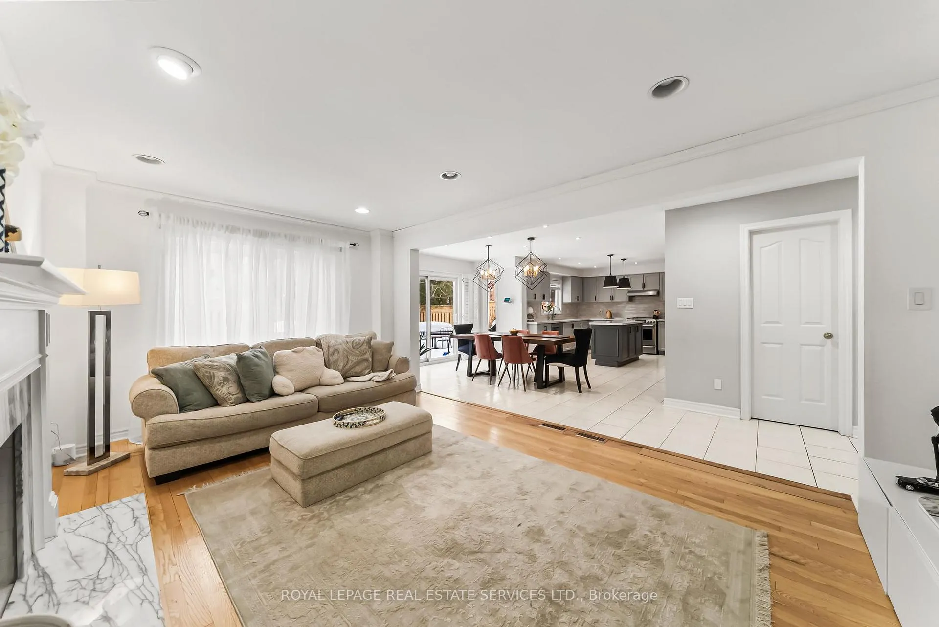 Photo 15 of 27 Savoy Crescent, Vaughan, Beverley Glen — HOMEH