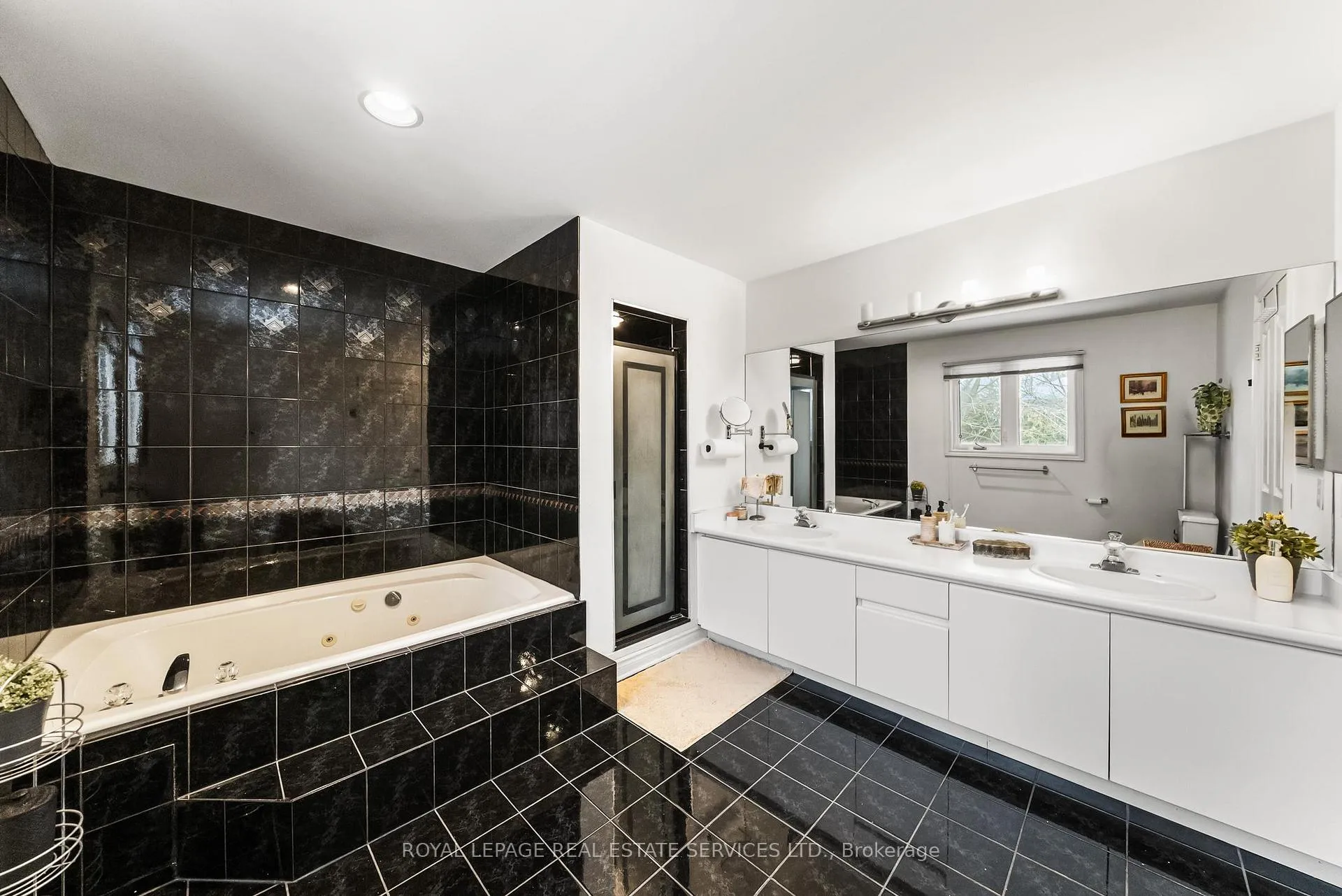 Photo 25 of 27 Savoy Crescent, Vaughan, Beverley Glen — HOMEH