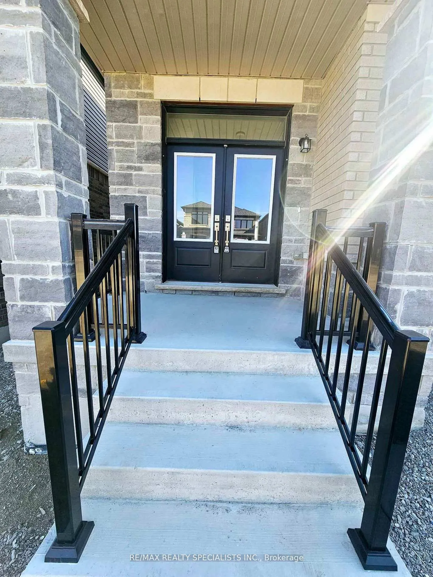 Photo 3 of 7 Abbey Crescent, Barrie, Painswick South — HOMEH