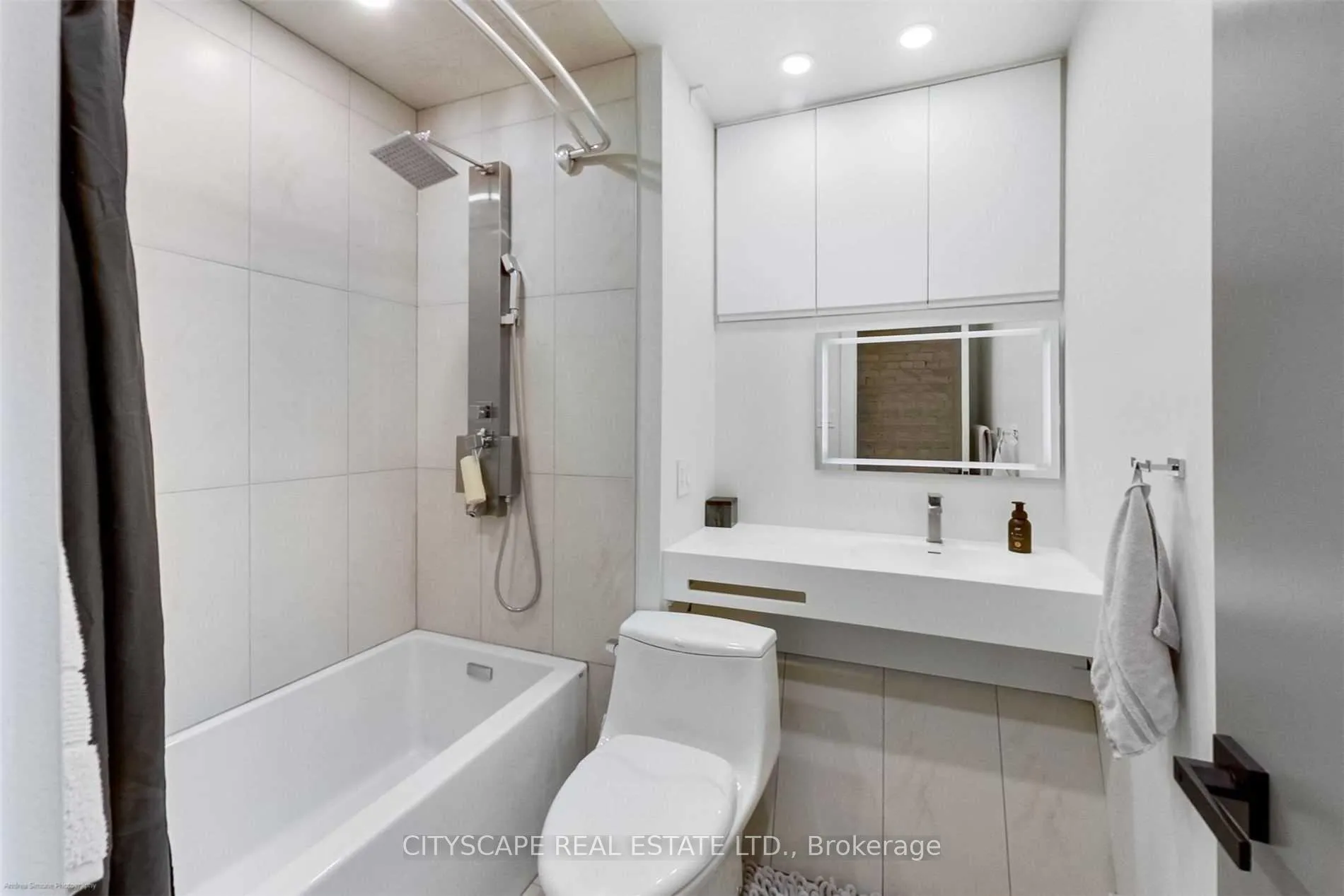 Photo 10 of Unit Main, 66 Scarboro Beach Boulevard, Toronto, The Beaches — HOMEH