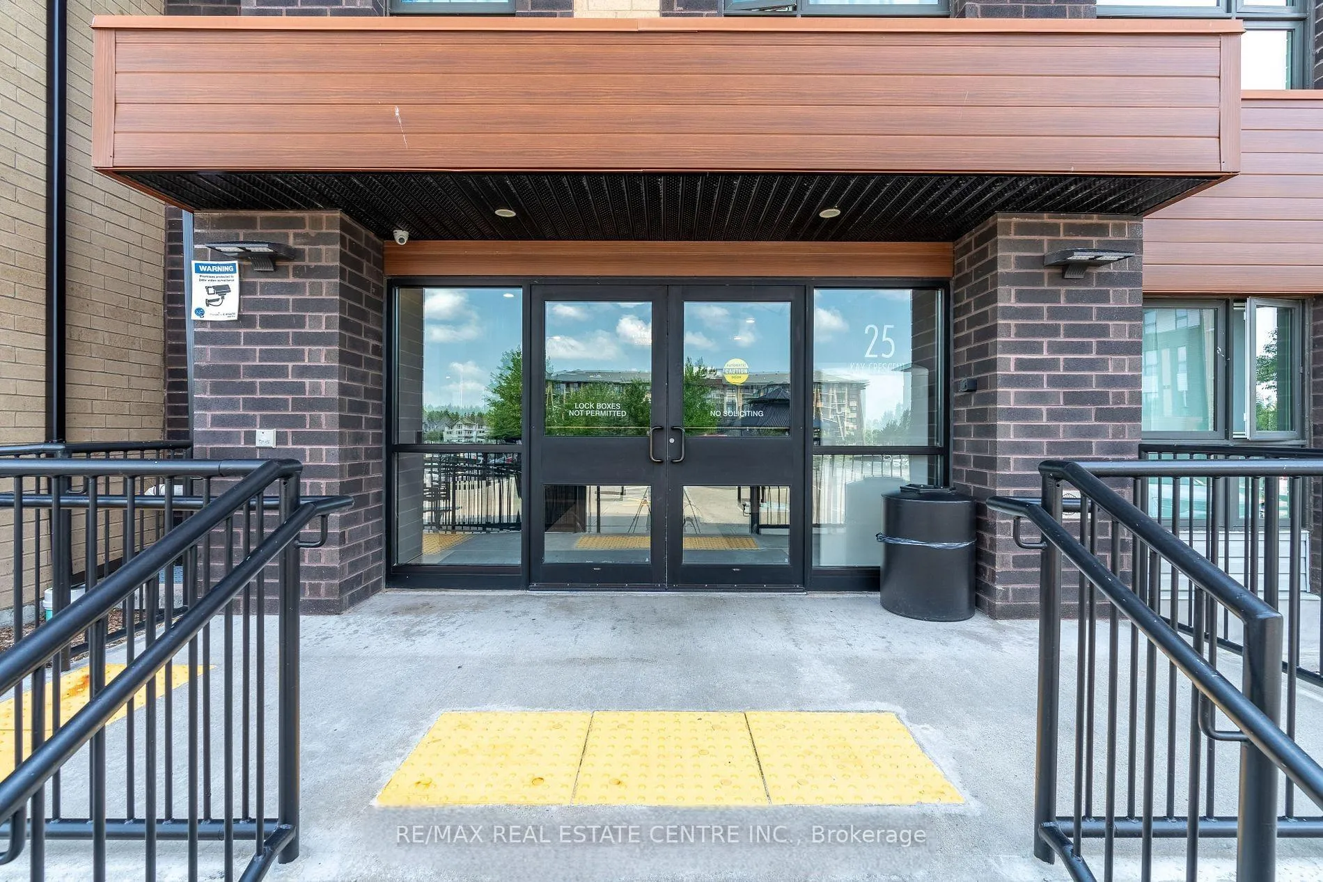 Photo 2 of Unit LL14, 25 Kay Crescent, Guelph, Pineridge/Westminster Woods — HOMEH