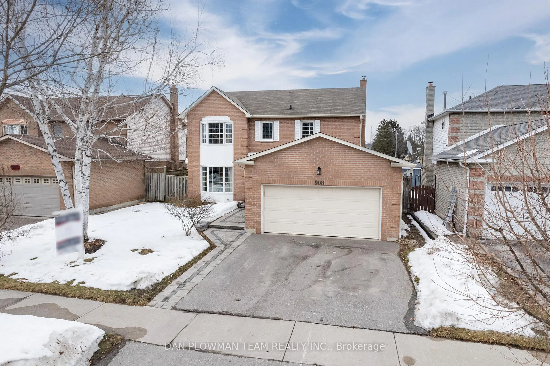 Photo 2 of 908 White Ash Drive, Whitby, Williamsburg — HOMEH
