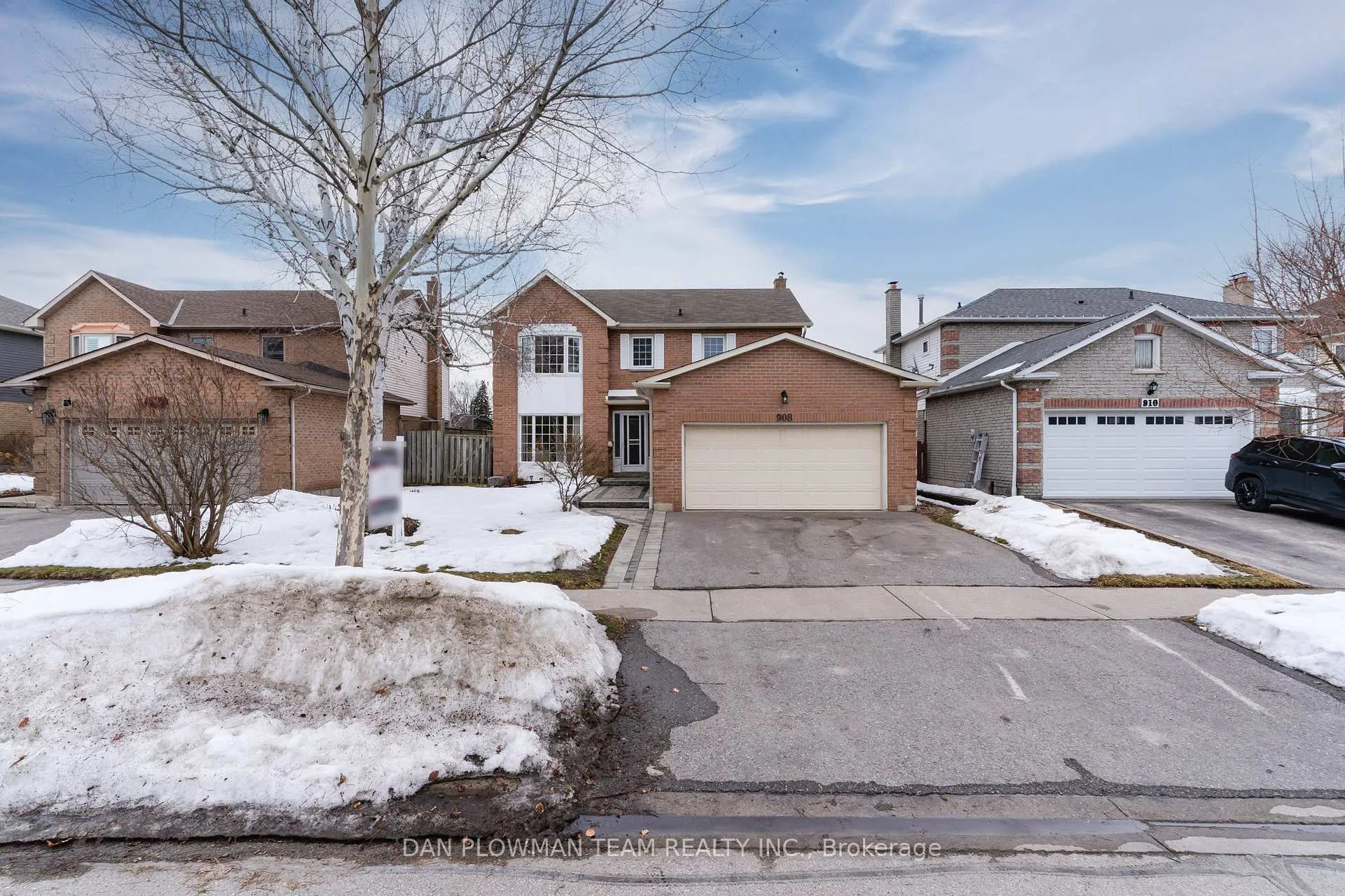 Photo 3 of 908 White Ash Drive, Whitby, Williamsburg — HOMEH