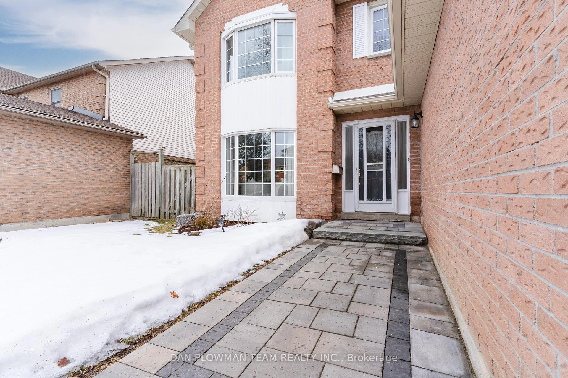 Photo 6 of 908 White Ash Drive, Whitby, Williamsburg — HOMEH
