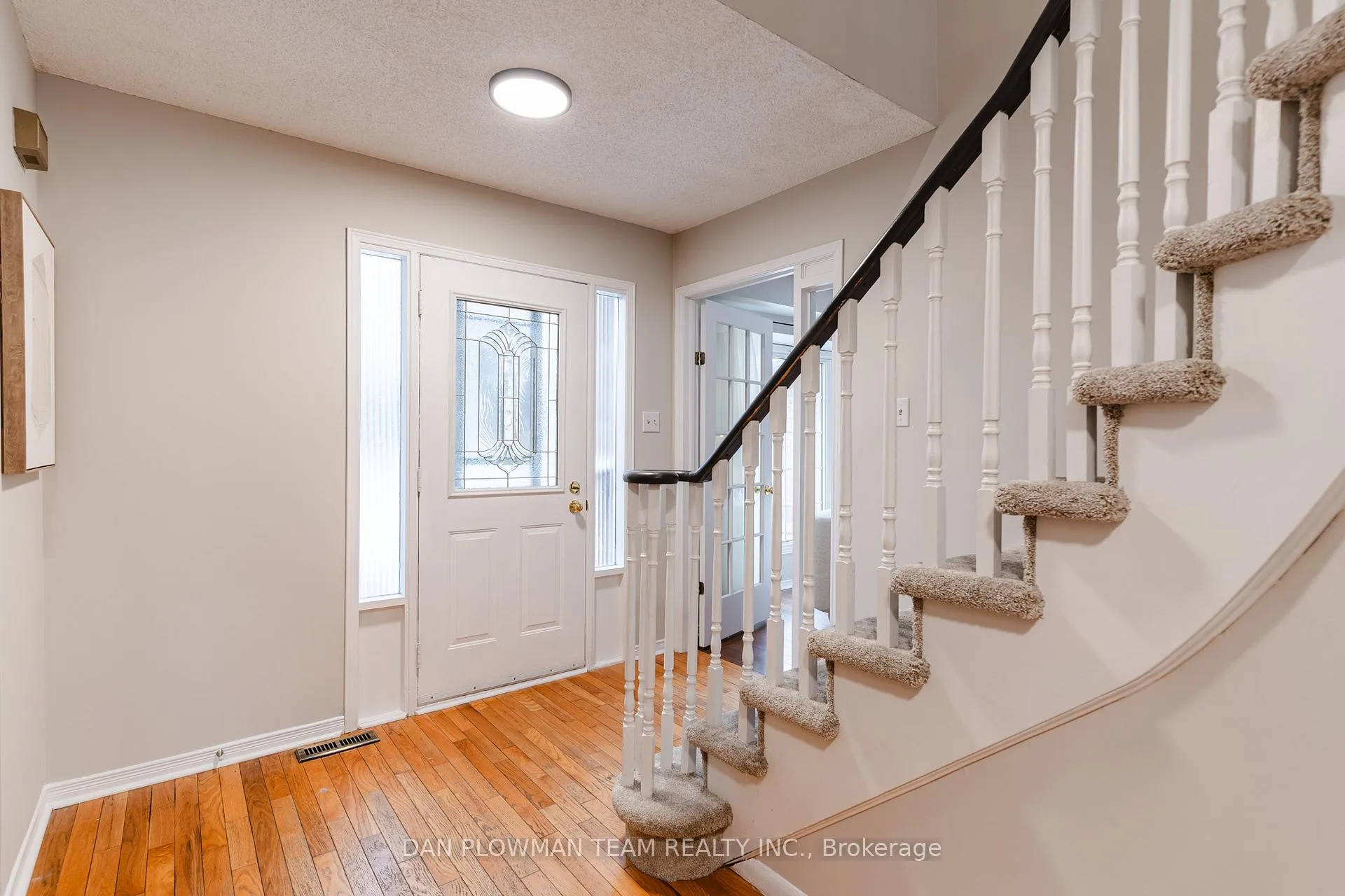 Photo 7 of 908 White Ash Drive, Whitby, Williamsburg — HOMEH