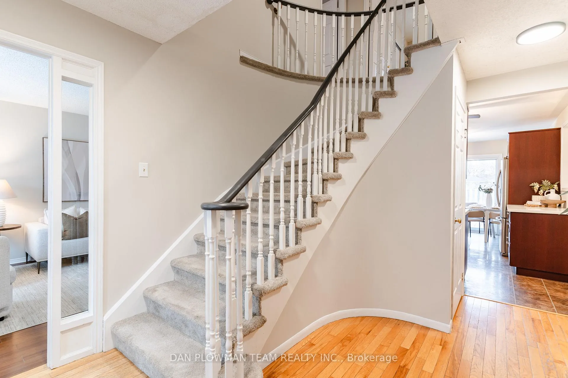 Photo 8 of 908 White Ash Drive, Whitby, Williamsburg — HOMEH