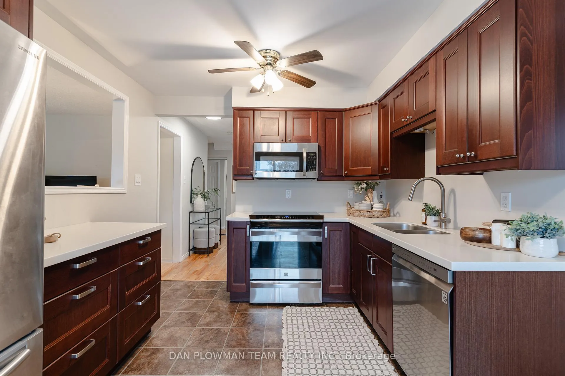 Photo 14 of 908 White Ash Drive, Whitby, Williamsburg — HOMEH
