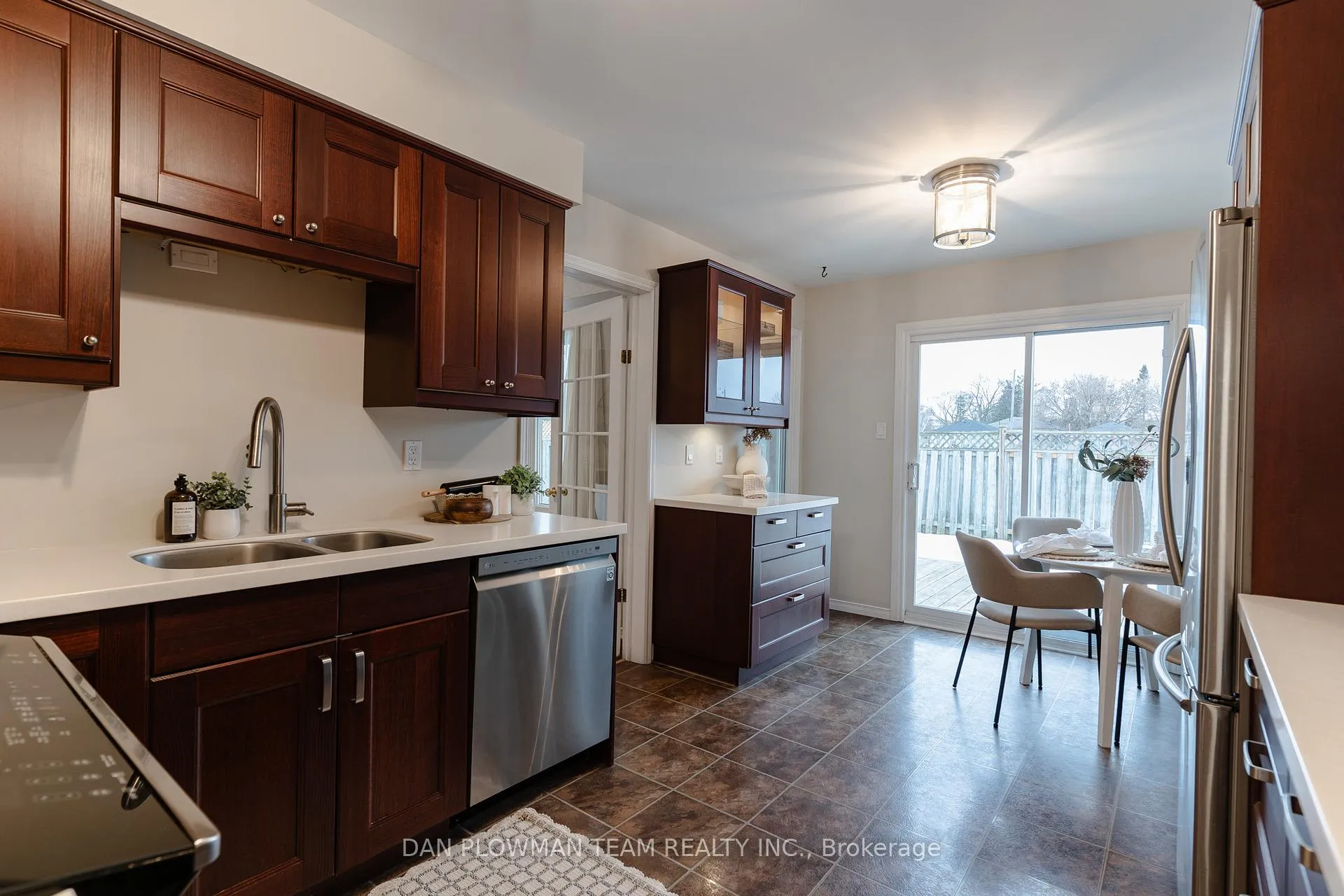 Photo 15 of 908 White Ash Drive, Whitby, Williamsburg — HOMEH