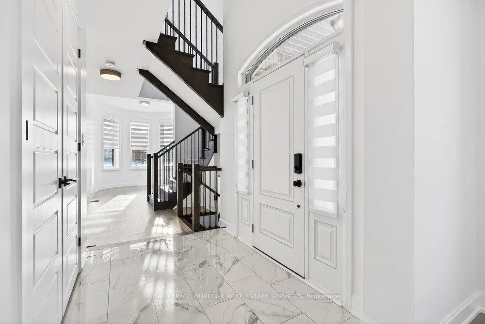 Photo 5 of 1404 Lynx Gardens, Oakville, Joshua Meadows — HOMEH