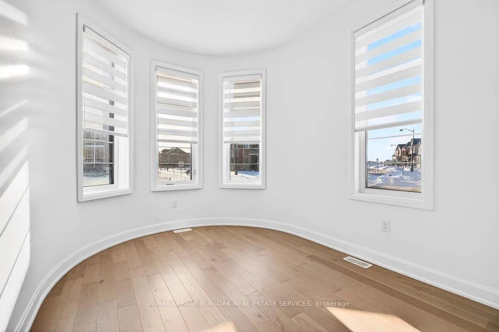 Photo 21 of 1404 Lynx Gardens, Oakville, Joshua Meadows — HOMEH