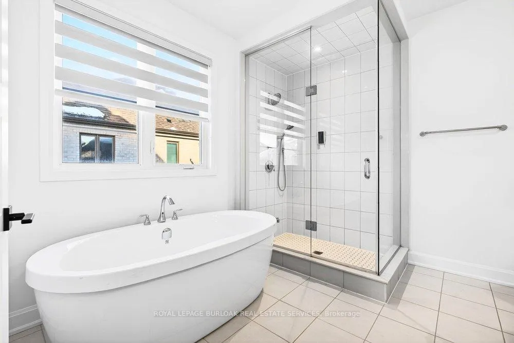 Photo 31 of 1404 Lynx Gardens, Oakville, Joshua Meadows — HOMEH