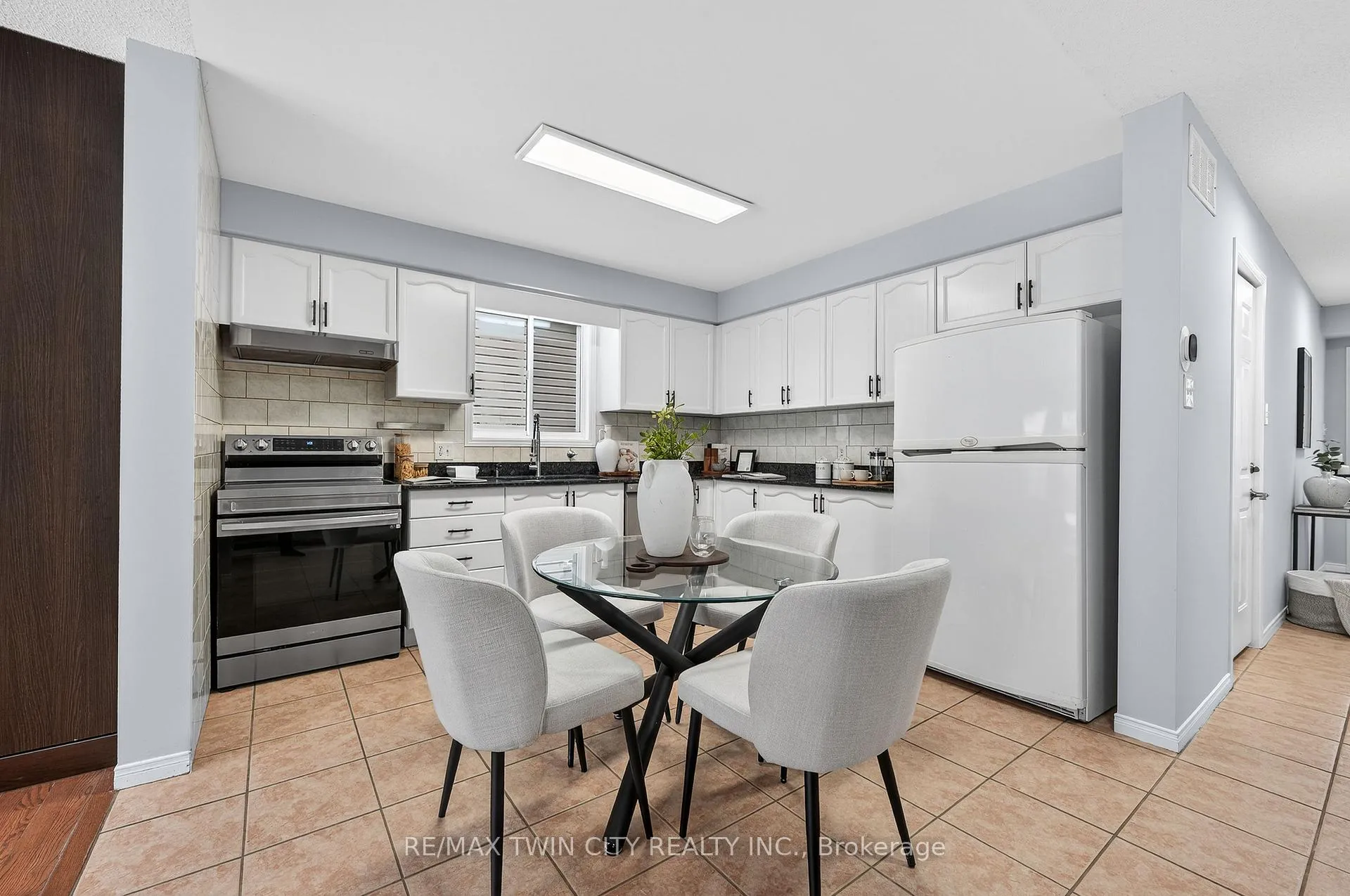 Photo 11 of 763 Angler Way, Waterloo — HOMEH