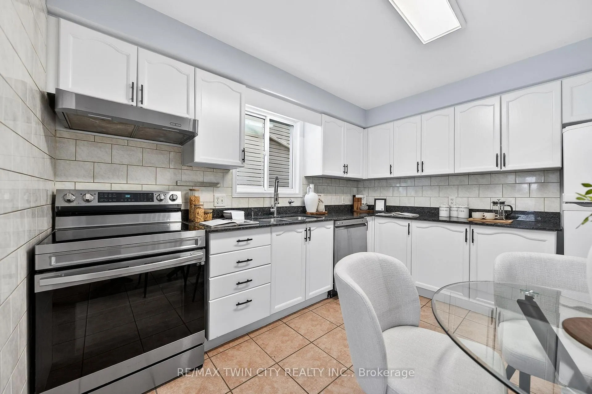 Photo 12 of 763 Angler Way, Waterloo — HOMEH