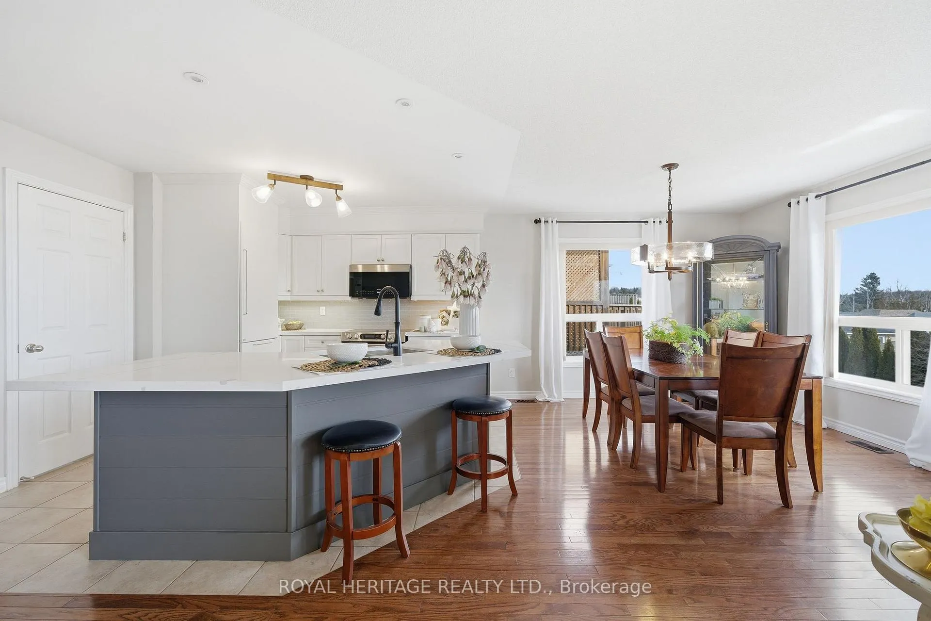 Photo 12 of 371 Parkview Hills Drive, Cobourg — HOMEH