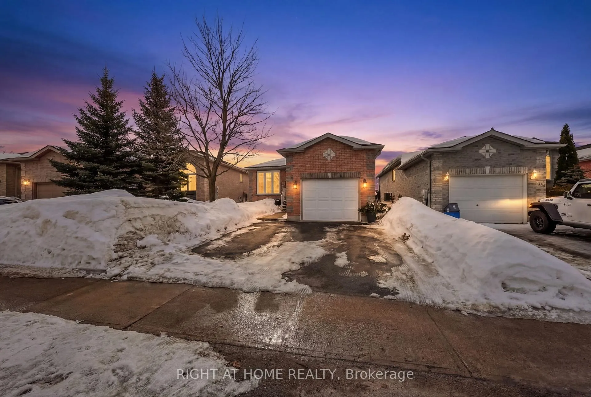 Photo 1 of 102 Monique Crescent, Barrie, East Bayfield — HOMEH