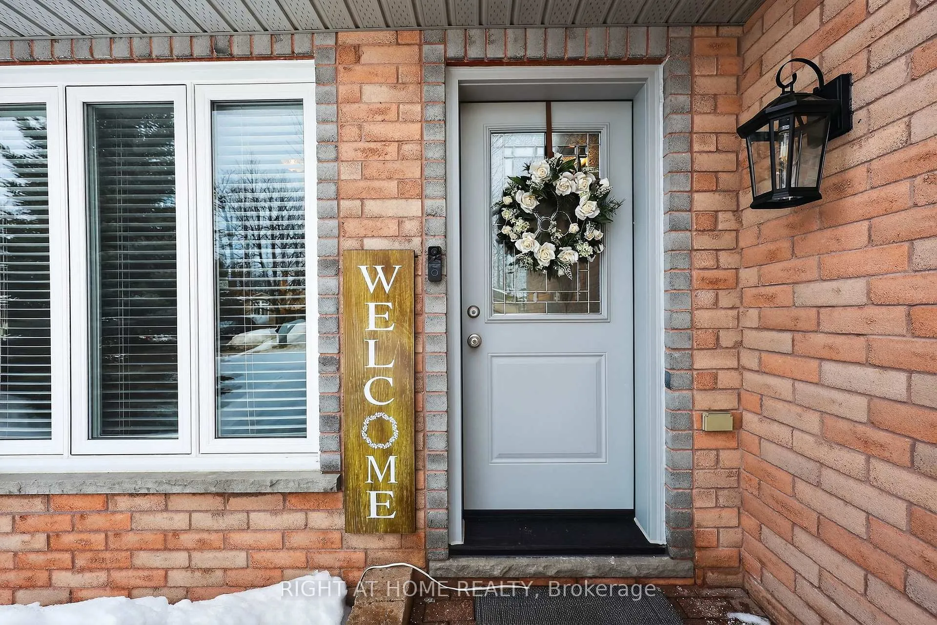 Photo 4 of 102 Monique Crescent, Barrie, East Bayfield — HOMEH