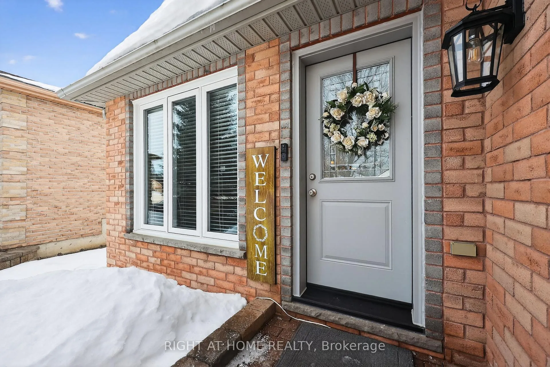 Photo 5 of 102 Monique Crescent, Barrie, East Bayfield — HOMEH