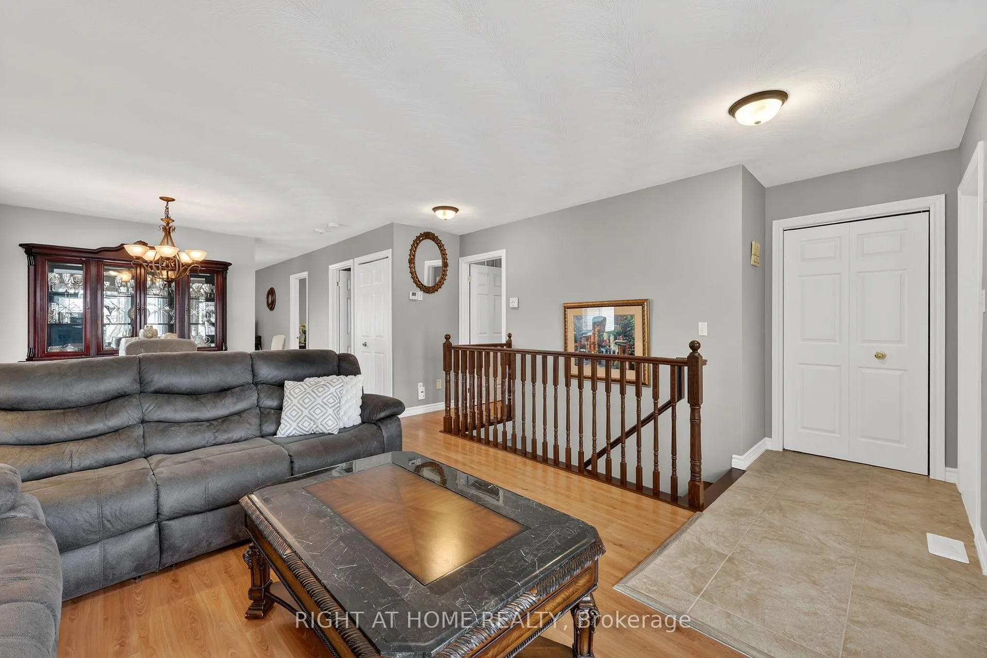 Photo 9 of 102 Monique Crescent, Barrie, East Bayfield — HOMEH