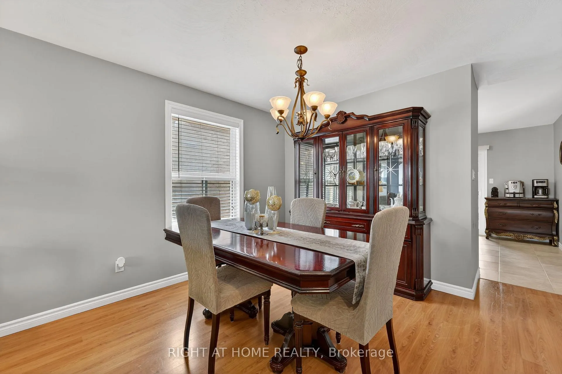 Photo 11 of 102 Monique Crescent, Barrie, East Bayfield — HOMEH