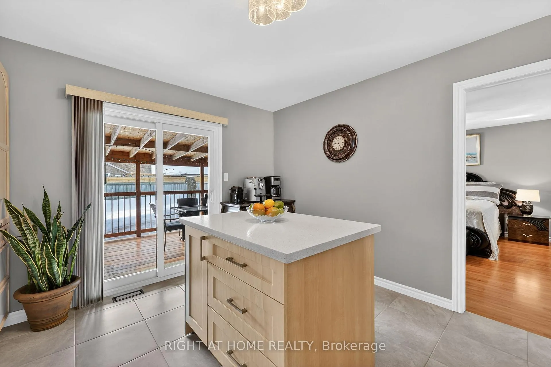 Photo 17 of 102 Monique Crescent, Barrie, East Bayfield — HOMEH