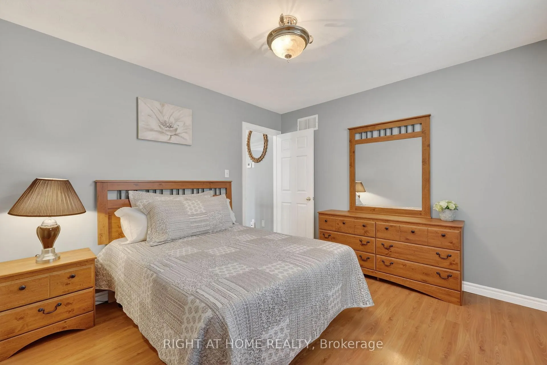 Photo 20 of 102 Monique Crescent, Barrie, East Bayfield — HOMEH