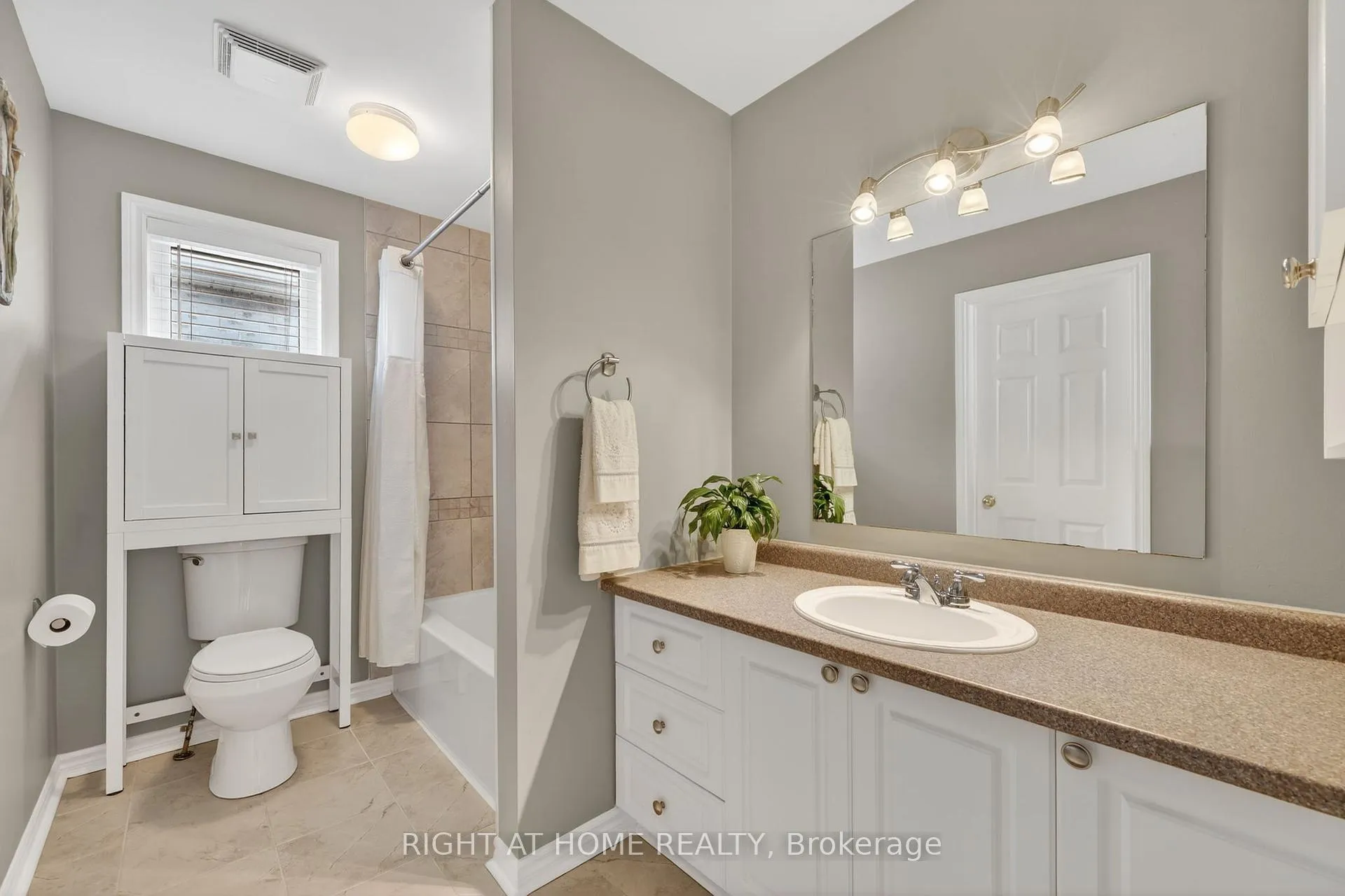 Photo 24 of 102 Monique Crescent, Barrie, East Bayfield — HOMEH
