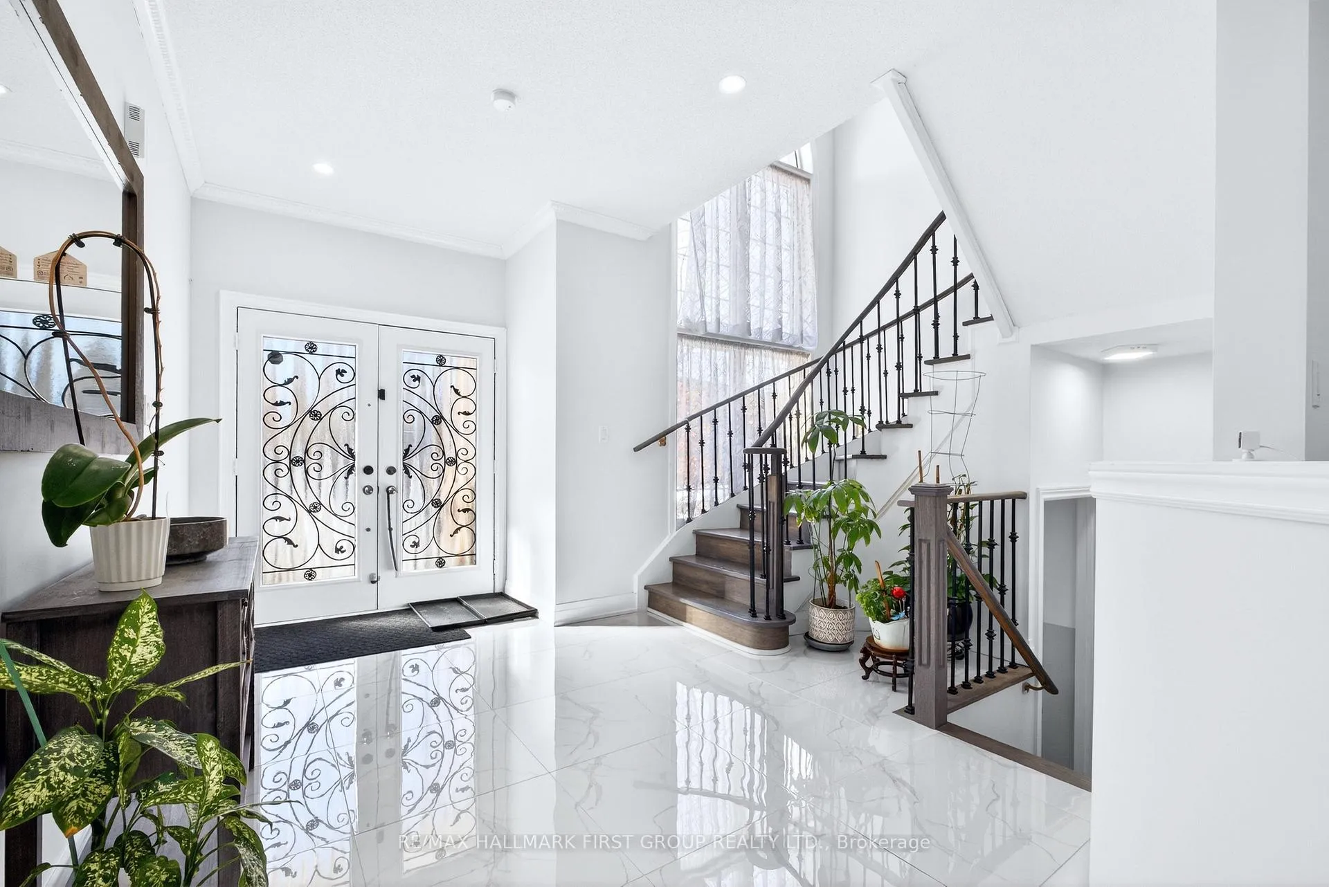 Photo 3 of 18 Buster Drive, Brampton, Bram West — HOMEH